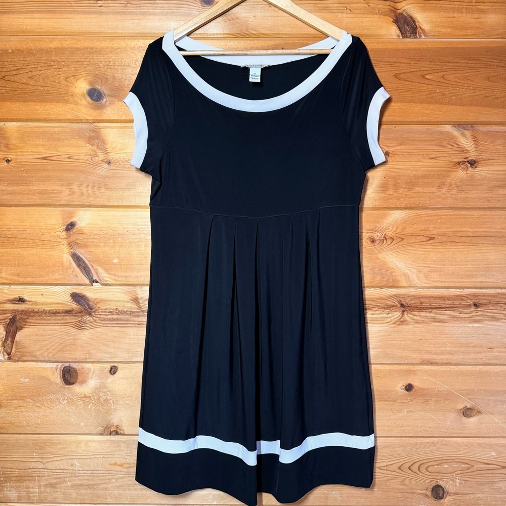 XL White House / Black Market stretchy polyester spandex short sleeve dress